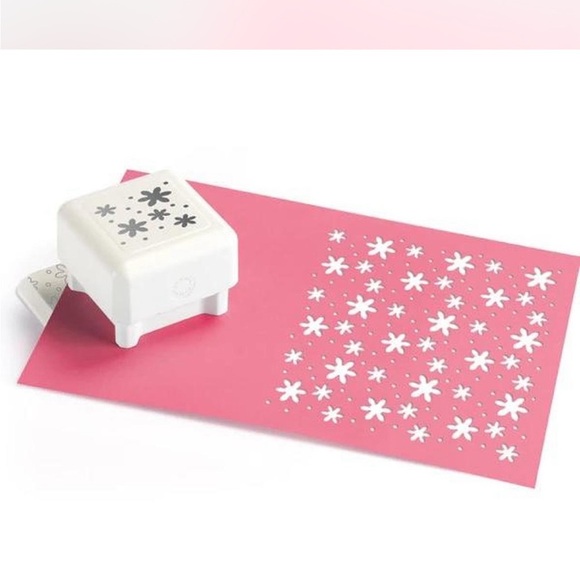 𝙵𝚕𝚊𝚜𝚑 𝚂𝚊𝚕𝚎 ‧₊˚✮ ༉‧ Martha Stewart Flower Shower Pattern Punch White - Picture 2 of 7